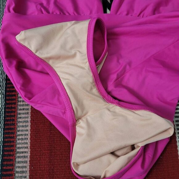 J Crew V-neck One-Piece Fushia Pink Swimming Suit Plus Sz 18 Plunging V-Neck - Picture 10 of 10